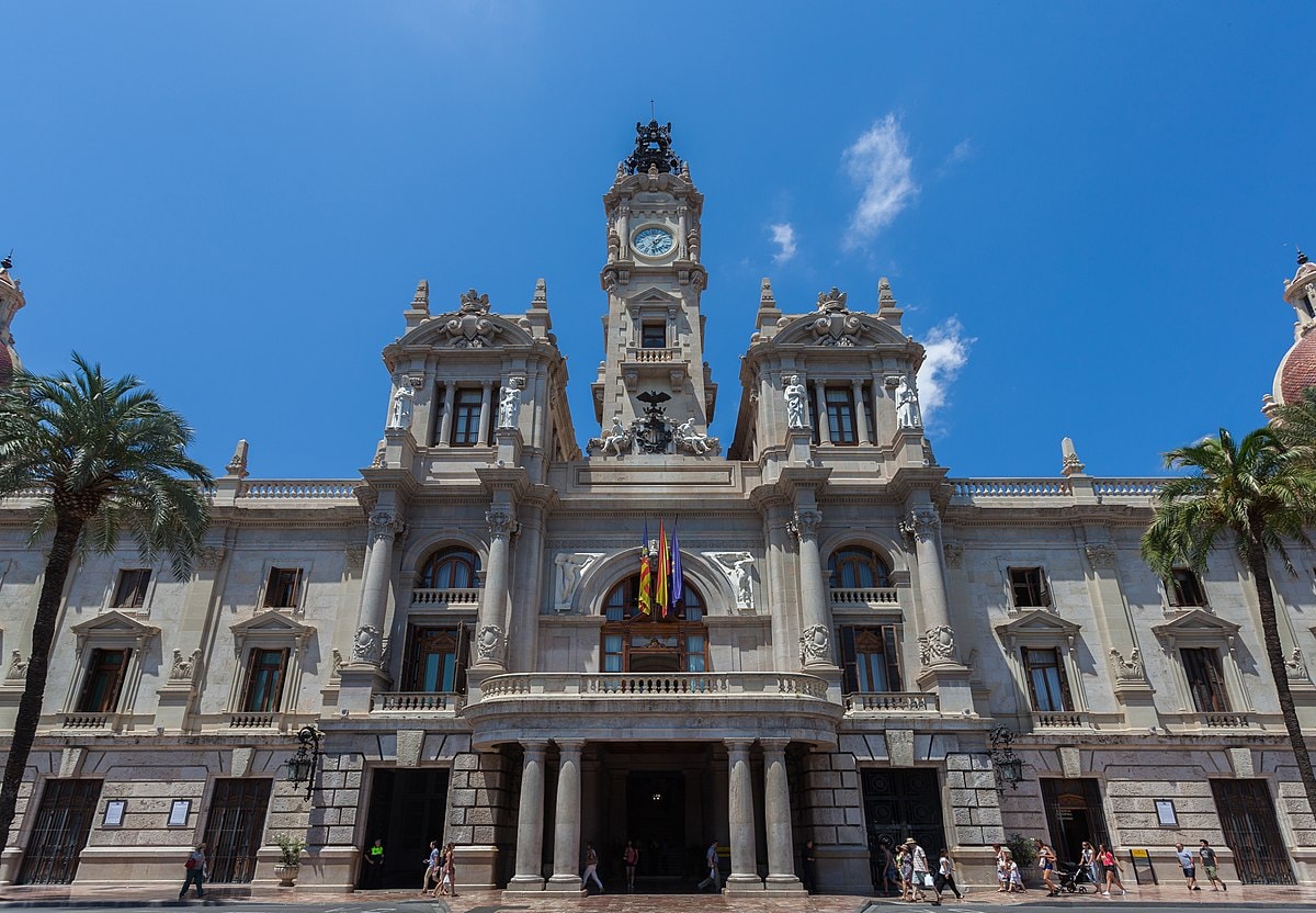 Edificio del ayuntamiento con sistemas de protección contra incendios